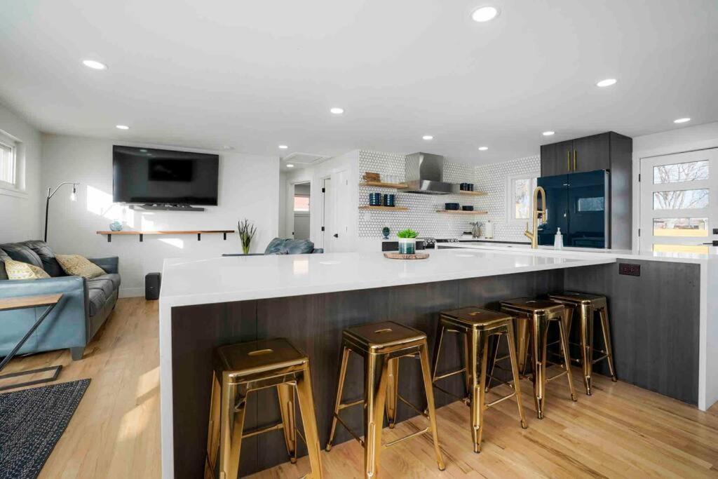Sleeps 16 - 15 Min/Downtown, 10 Min/Medical Center Villa Aurora Eksteriør bilde