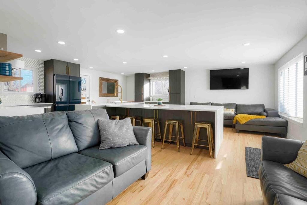 Sleeps 16 - 15 Min/Downtown, 10 Min/Medical Center Villa Aurora Eksteriør bilde