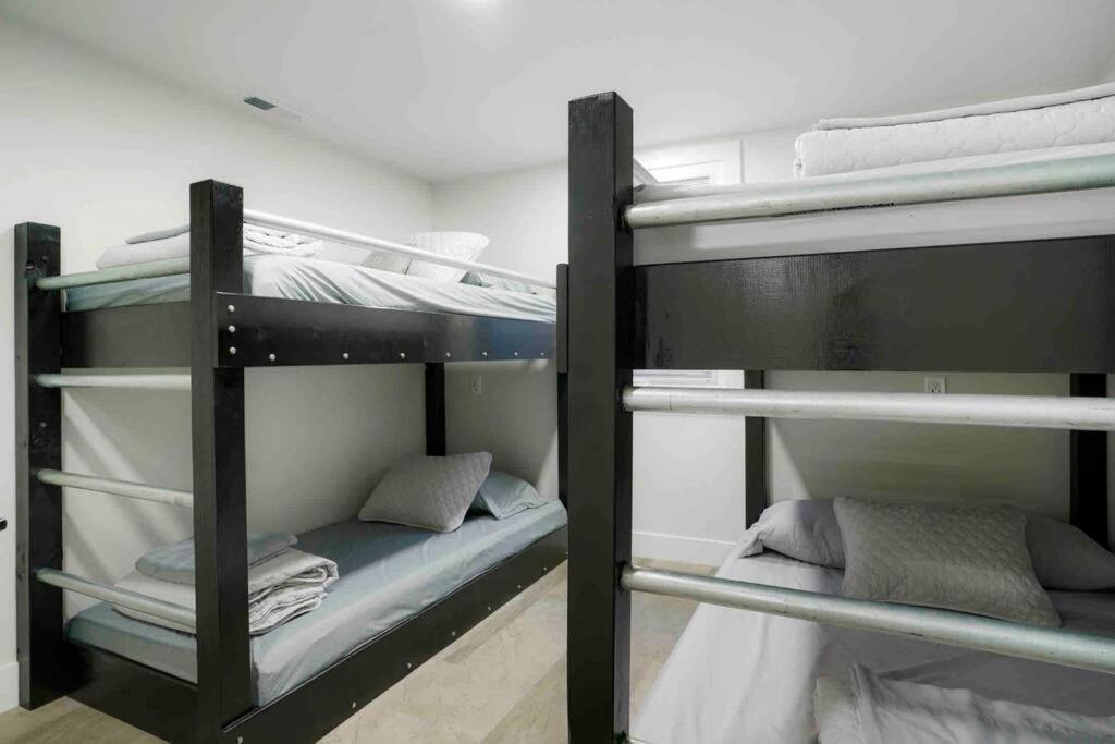 Sleeps 16 - 15 Min/Downtown, 10 Min/Medical Center Villa Aurora Eksteriør bilde